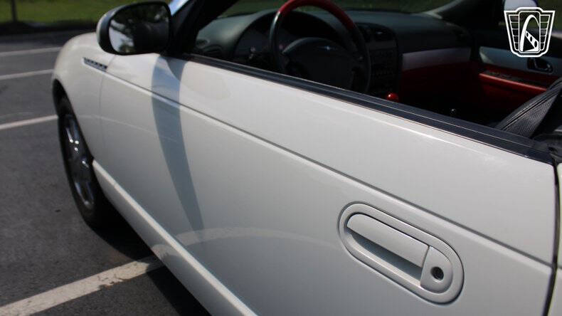 2002 Ford Thunderbird Deluxe