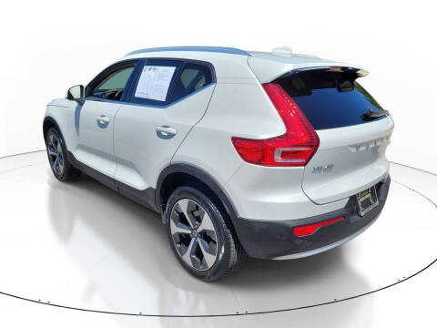 2023 Volvo XC40 B5 Plus Bright Theme