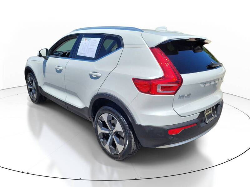 2023 Volvo XC40 B5 Plus Bright Theme