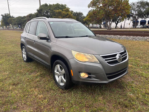 2010 Volkswagen Tiguan for sale at UNITED AUTO BROKERS in Hollywood FL