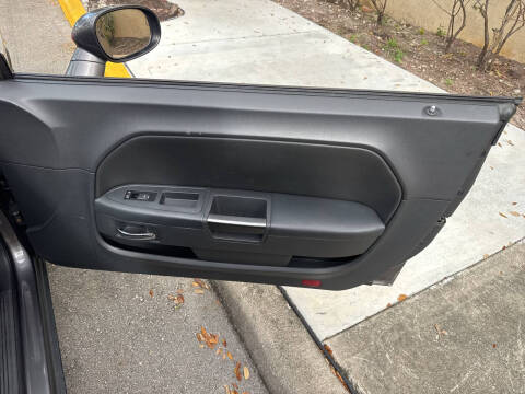 2013 Dodge Challenger SXT Plus