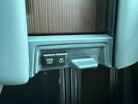 2024 Toyota Sienna LE 8-Passenger