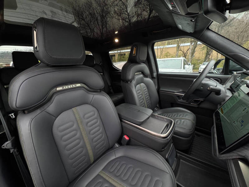 2024 Rivian R1T Adventure