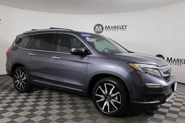 2019 Honda Pilot Touring w/Rear Captain's Chairs