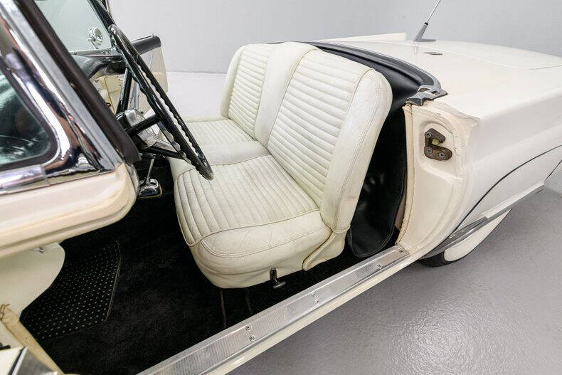 1957 Ford Thunderbird