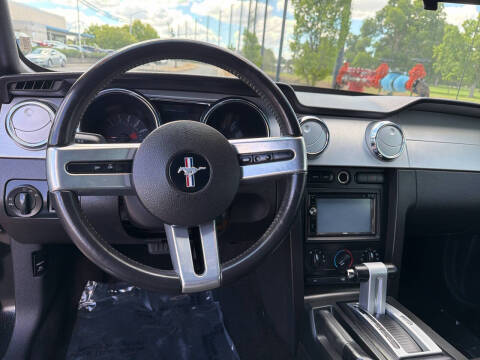 2007 Ford Mustang V6 Deluxe