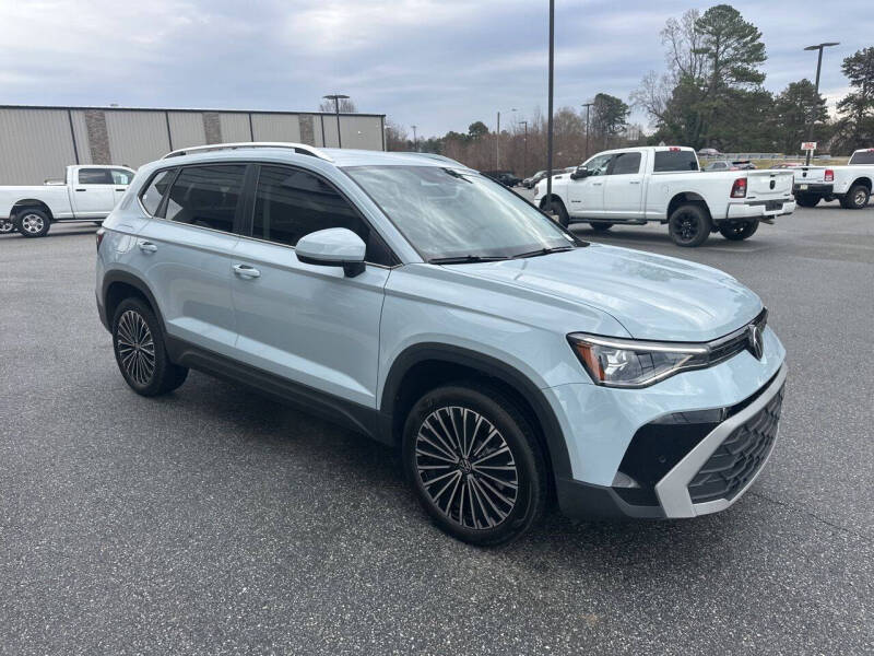 2025 Volkswagen Taos SE