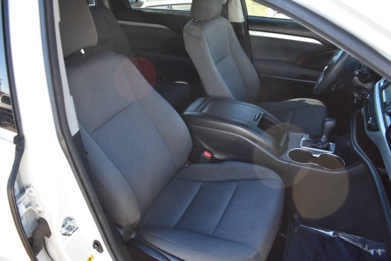 2017 Toyota Highlander LE