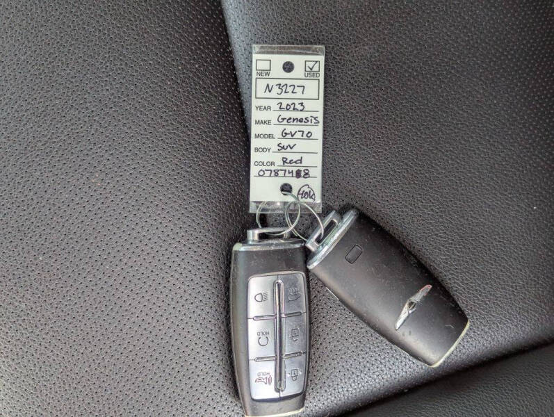 2023 Genesis GV70 2.5T Standard