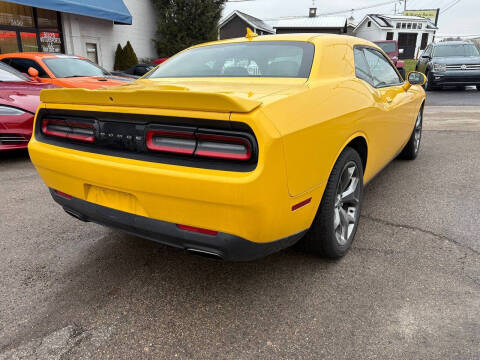 2017 Dodge Challenger SXT Plus