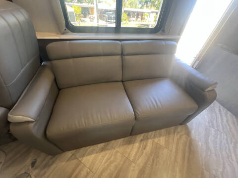 2020 Holiday Rambler Invicta