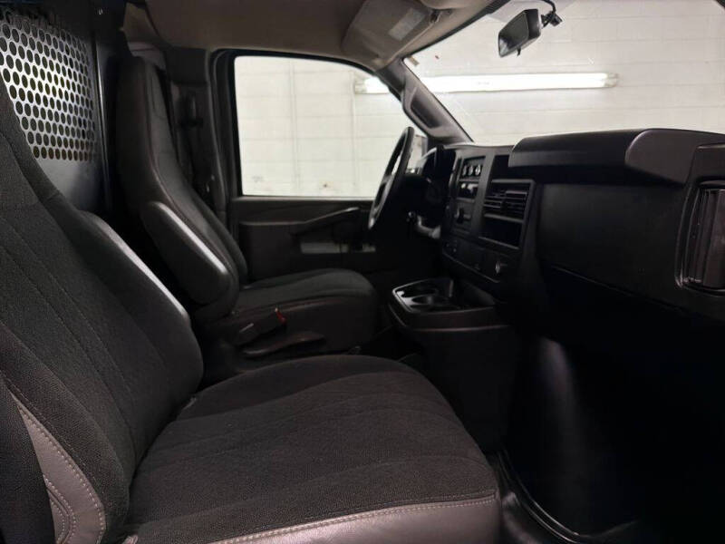 2024 GMC Savana 2500