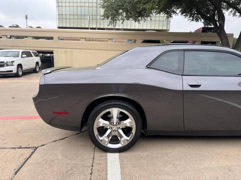 2014 Dodge Challenger SXT Plus