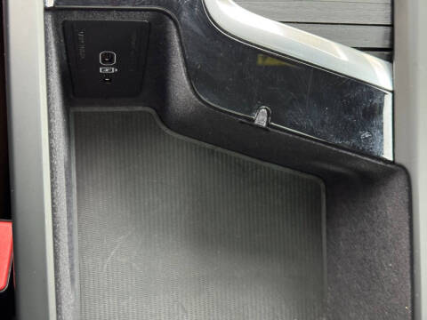 2023 Volvo XC90 Recharge T8 Ultimate Dark Theme