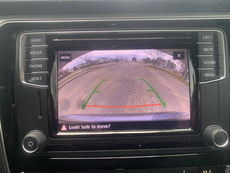 2017 Volkswagen Passat 1.8T R-Line