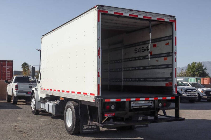 2014 Freightliner M2 106