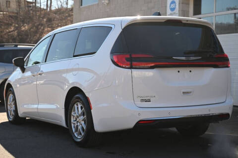 2023 Chrysler Pacifica Touring L