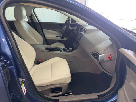 2017 Jaguar XE 25t Premium