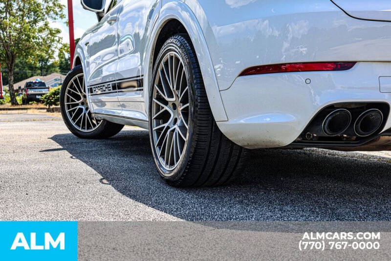 2023 Porsche Cayenne E-Hybrid Coupe Platinum Edition