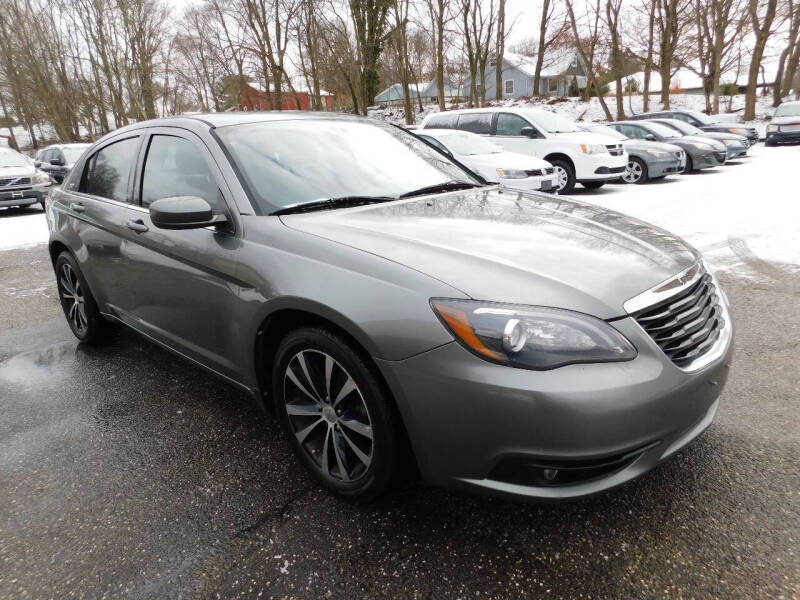 2013 Chrysler 200 Touring's photo