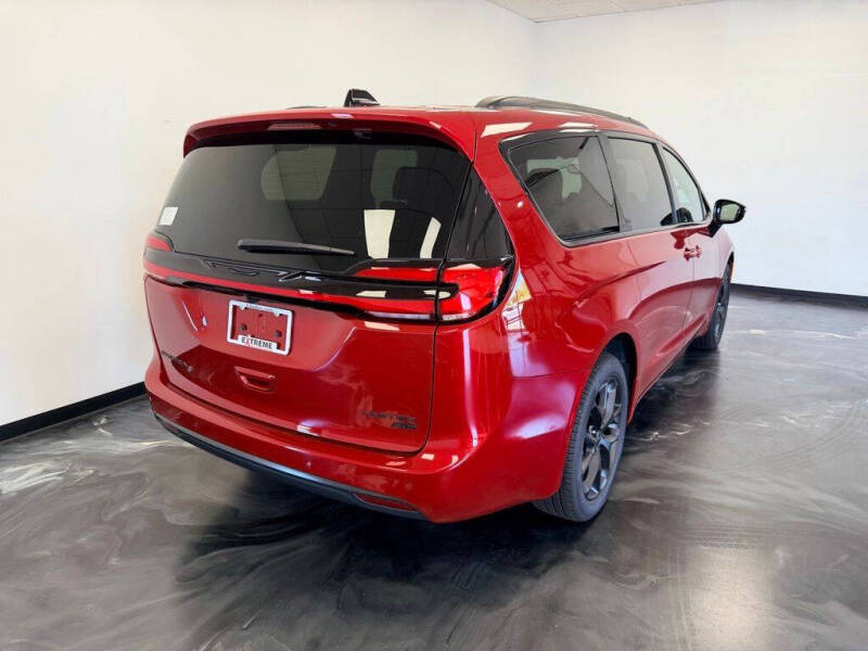2027 Chrysler Pacifica Limited