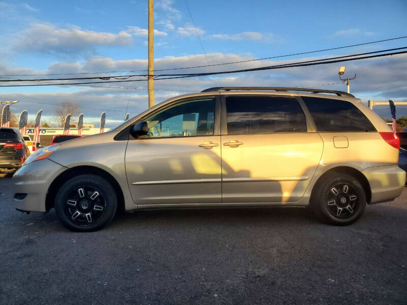 2009 Toyota Sienna LE 8-Passenger