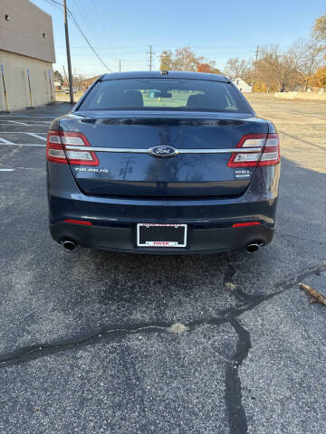 2017 Ford Taurus SEL
