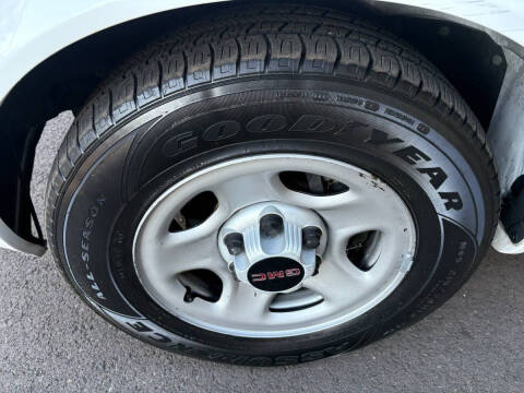 2003 GMC Safari SLT