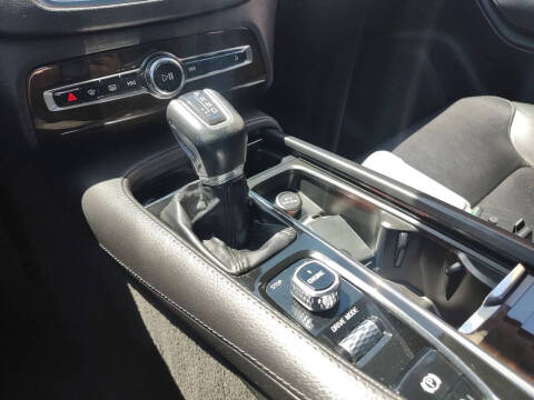 2017 Volvo XC90 T6 Momentum