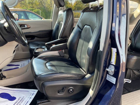 2017 Chrysler Pacifica Touring-L