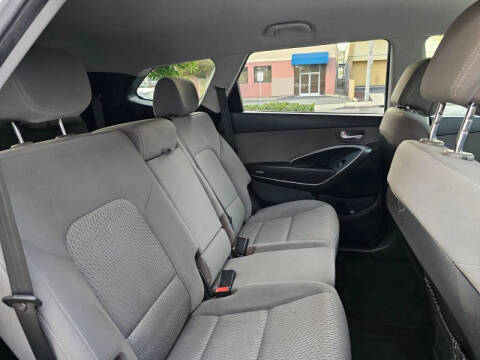 2018 Hyundai Santa Fe SE