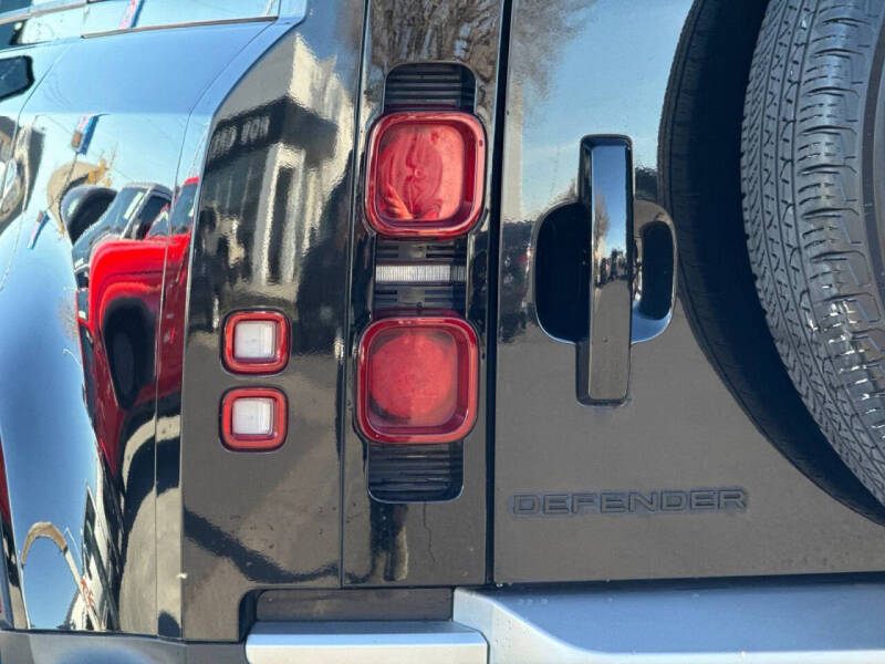 2024 Land Rover Defender 110 P300 S