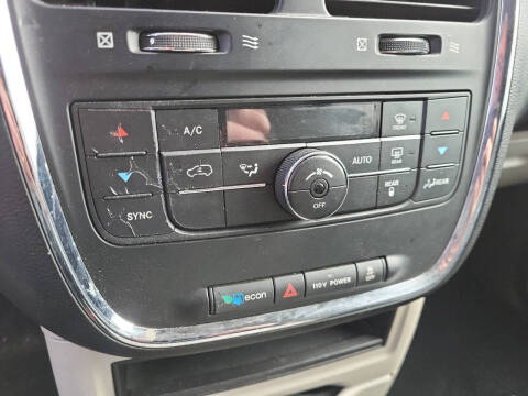 2012 Chrysler Town and Country Touring