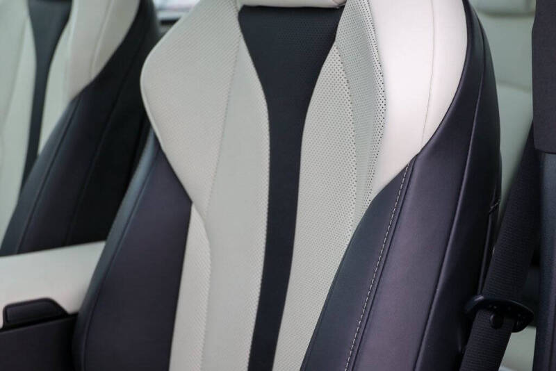 2022 Lexus ES 300h F SPORT