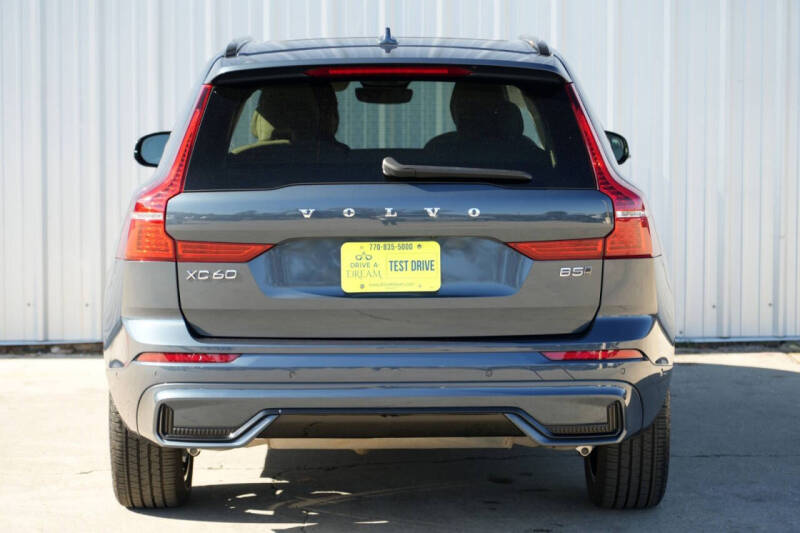 2023 Volvo XC60 B5 Plus Dark Theme