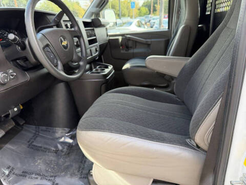 2024 Chevrolet Express 2500