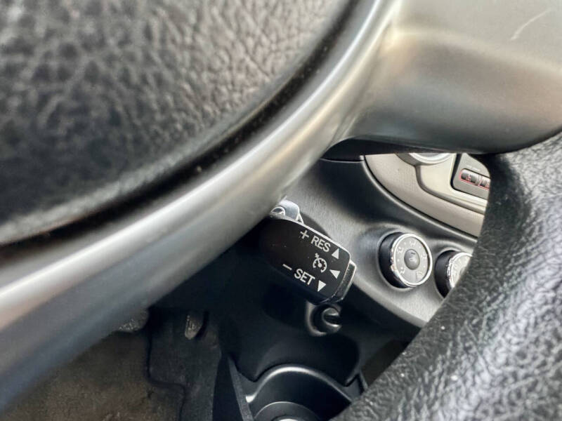 2013 Toyota Yaris 5-Door LE