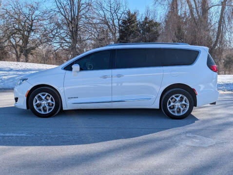 2017 Chrysler Pacifica Touring-L Plus