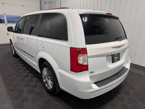 2015 Chrysler Town and Country Touring-L