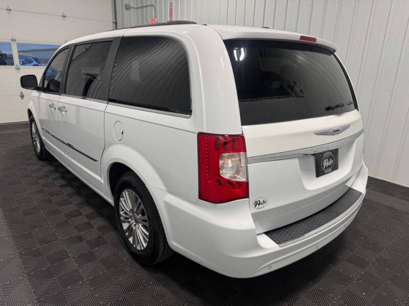 2015 Chrysler Town and Country Touring-L