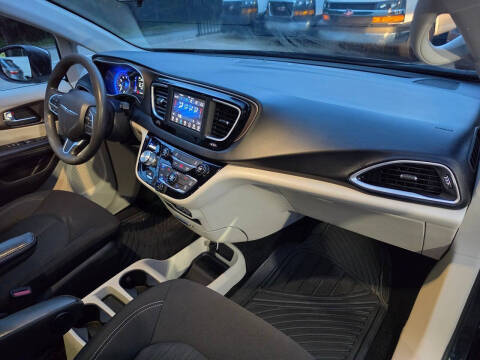 2021 Chrysler Voyager LX