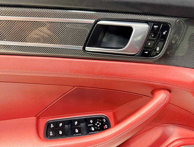 2018 Porsche Panamera 4