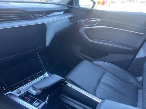 2021 Audi e-tron quattro Prestige