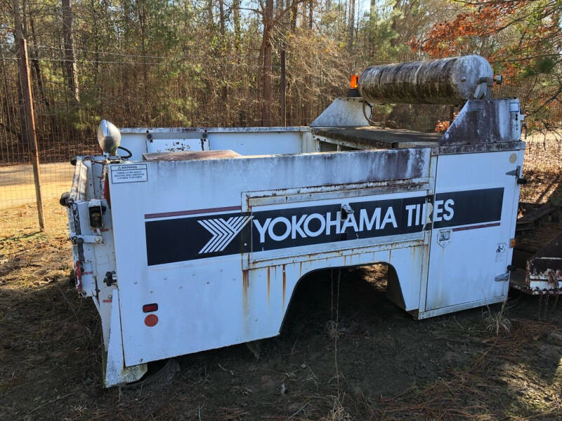  FEC Fleet Equipment Tire Service Bed for sale at M & W MOTOR COMPANY in Hope AR