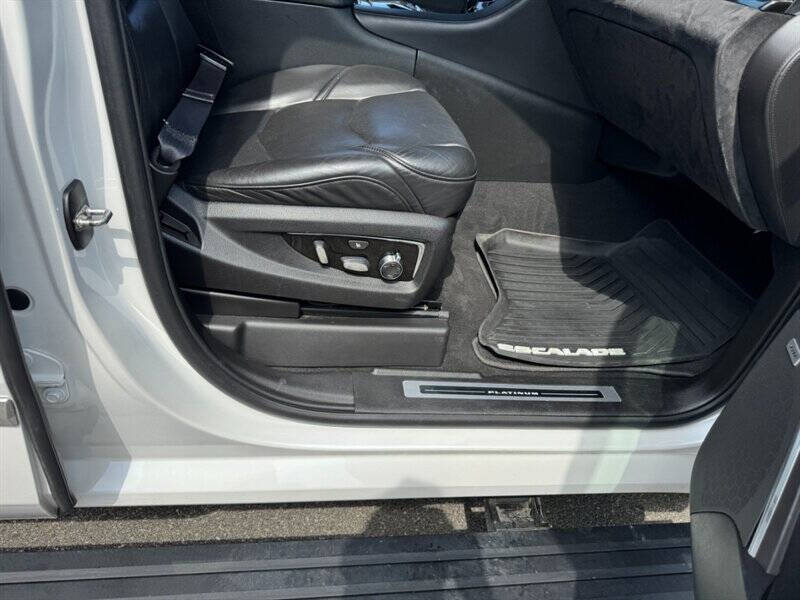 2017 Cadillac Escalade ESV Platinum