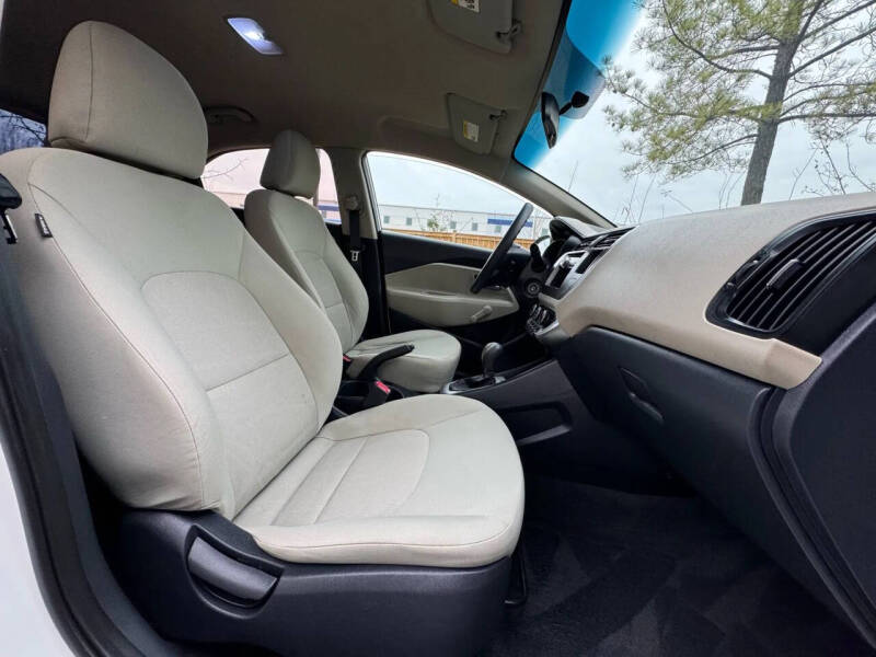 2012 Kia Rio 5-Door LX