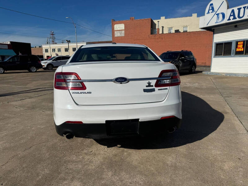 2015 Ford Taurus SE photo 9