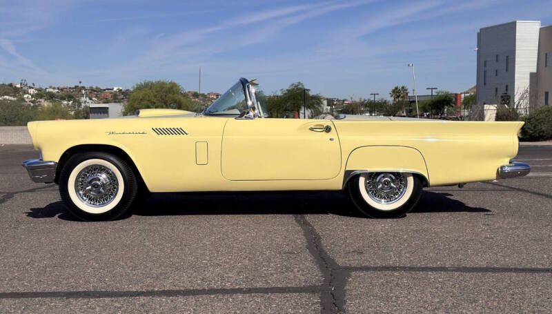 1957 Ford Thunderbird