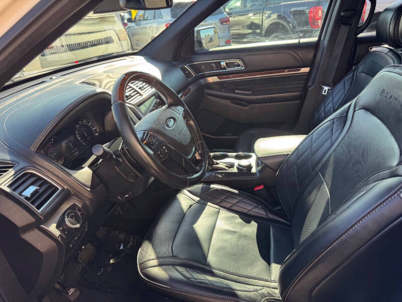2017 Ford Explorer Platinum