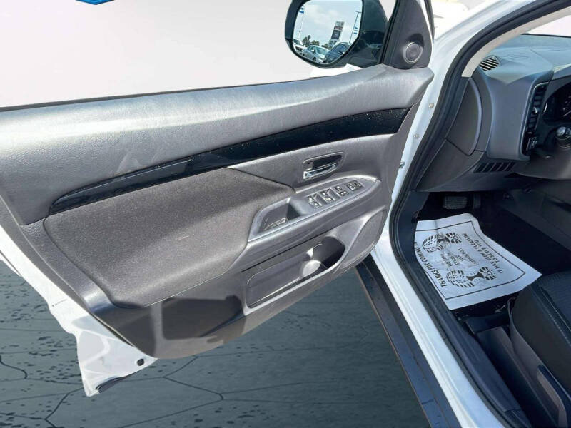 2019 Mitsubishi Outlander ES